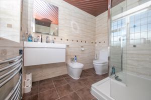 GUTTERIDGE HALL LANE- click for photo gallery